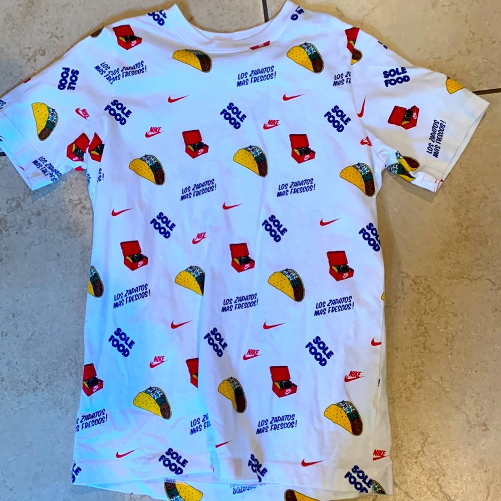Youth Boy Nike T-shirt. Los Zapatos mas Frescos.